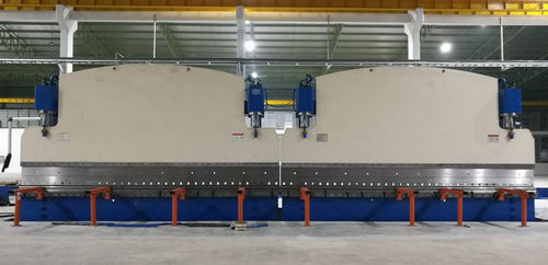 mais recente caso da empresa sobre Modelo de travão de prensagem hidráulica CNC TANDEM: 2-WE67K-400/7000