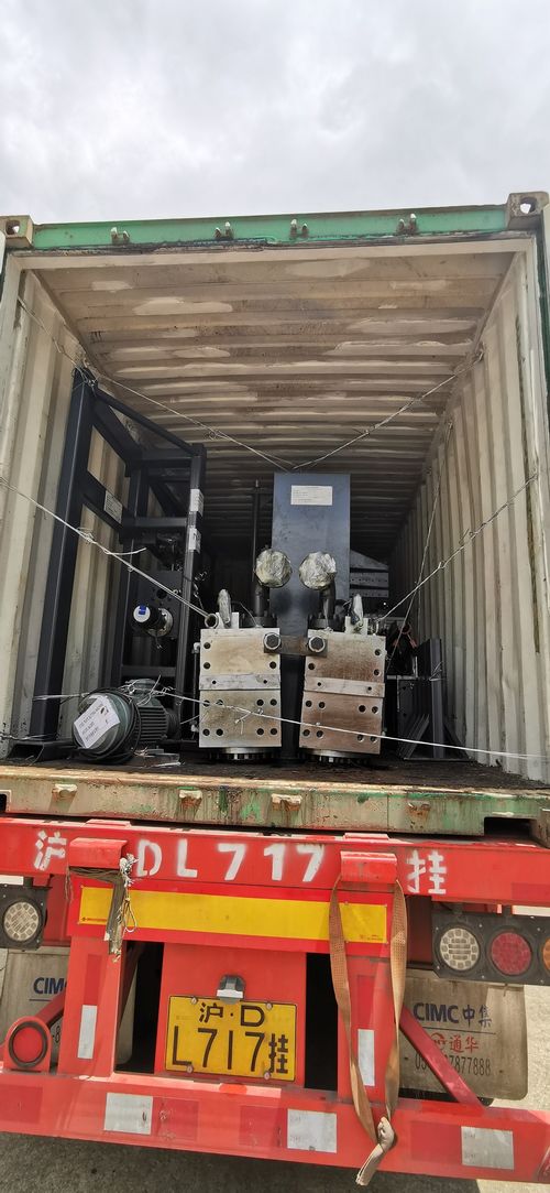 Latest company news about Conatiner de carregamento das máquinas de um polo claro de 8m que exportam para Tailândia