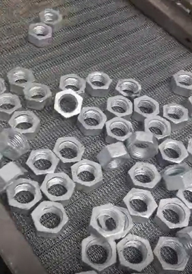 Parafusos & porcas que galvanizam a linha para o equipamento da galvanização do mergulho quente
