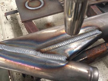 Sistema robótico acrílico da soldadura de Crytal, equipamento de soldadura robótico do corte do laser