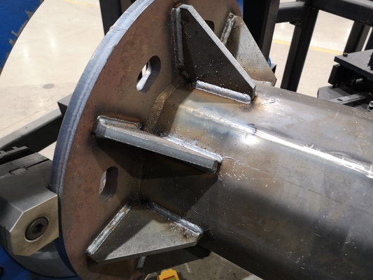 Máquina de solda robótica Máquina de corte de moldura de porta CNC para poste de luz