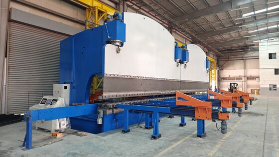 Prensa Dobradeira Hidráulica Tandem CNC com Força de Trabalho de 2X1200 Toneladas e Comprimento de Mesa de 2X6250mm para Longa Vida Útil