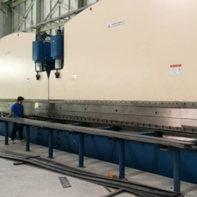 2-WE67K-400/7000 CNC Tandem Press Brake 400T 7m para mastro de poste leve