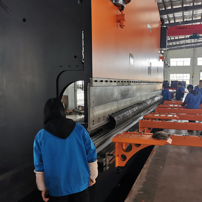 Freio de pressão hidráulica CNC de 400 toneladas com comprimento de funcionamento de 8000 mm e comando DELEM DA53T