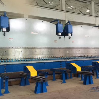 Prensa Dobradeira Hidráulica Tandem CNC com Força de Trabalho de 320 Toneladas e Comprimento de Mesa de 6000 mm com Sistema CNC DELEM DA53T