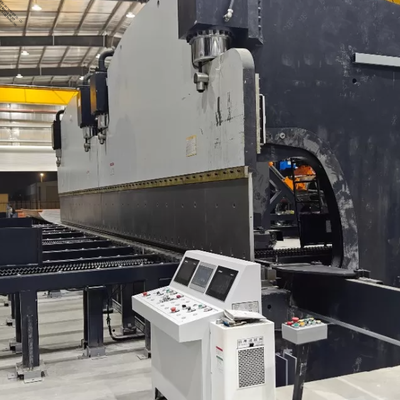Prensa Dobradeira Hidráulica Tandem CNC com Força de Trabalho de 320 Toneladas e Comprimento de Mesa de 6000 mm com Sistema CNC DELEM DA53T