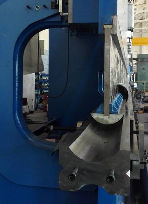 Máquina cônica e octogonal do freio da imprensa hidráulica do CNC de polo claro