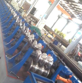 Rolo do corrimão da estrada de duas ondas e de três ondas que forma a máquina