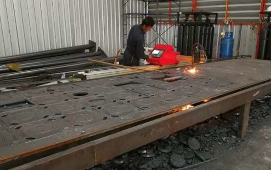 Máquina de corte portátil da chama do CNC, máquina de pólo claro para cortar a placa baixa leve de pólo