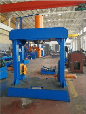 pólo claro grande de 1000mm próximo e que endireita a máquina para a torre da transmissão
