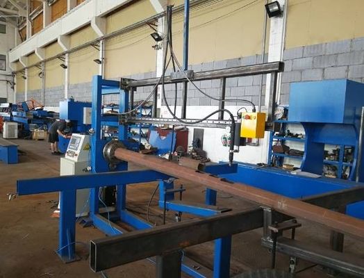 Máquina de corte de portas de postes de luz de 2500 mm, máquina de corte de portas de postes de luz de plasma CNC