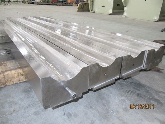 Ferramentas de máquinas de travagem de pressão / matriz para poste de estrada normal / mastro alto / poste mono