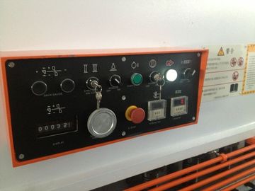 Máquina de corte hidráulica do desempenho seguro para o × 5000 da placa de aço 8 do corte