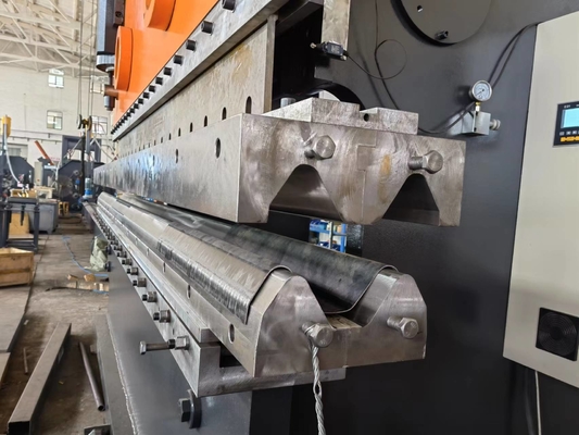 Máquina de travagem por pressão CNC para fabricação de corrimão